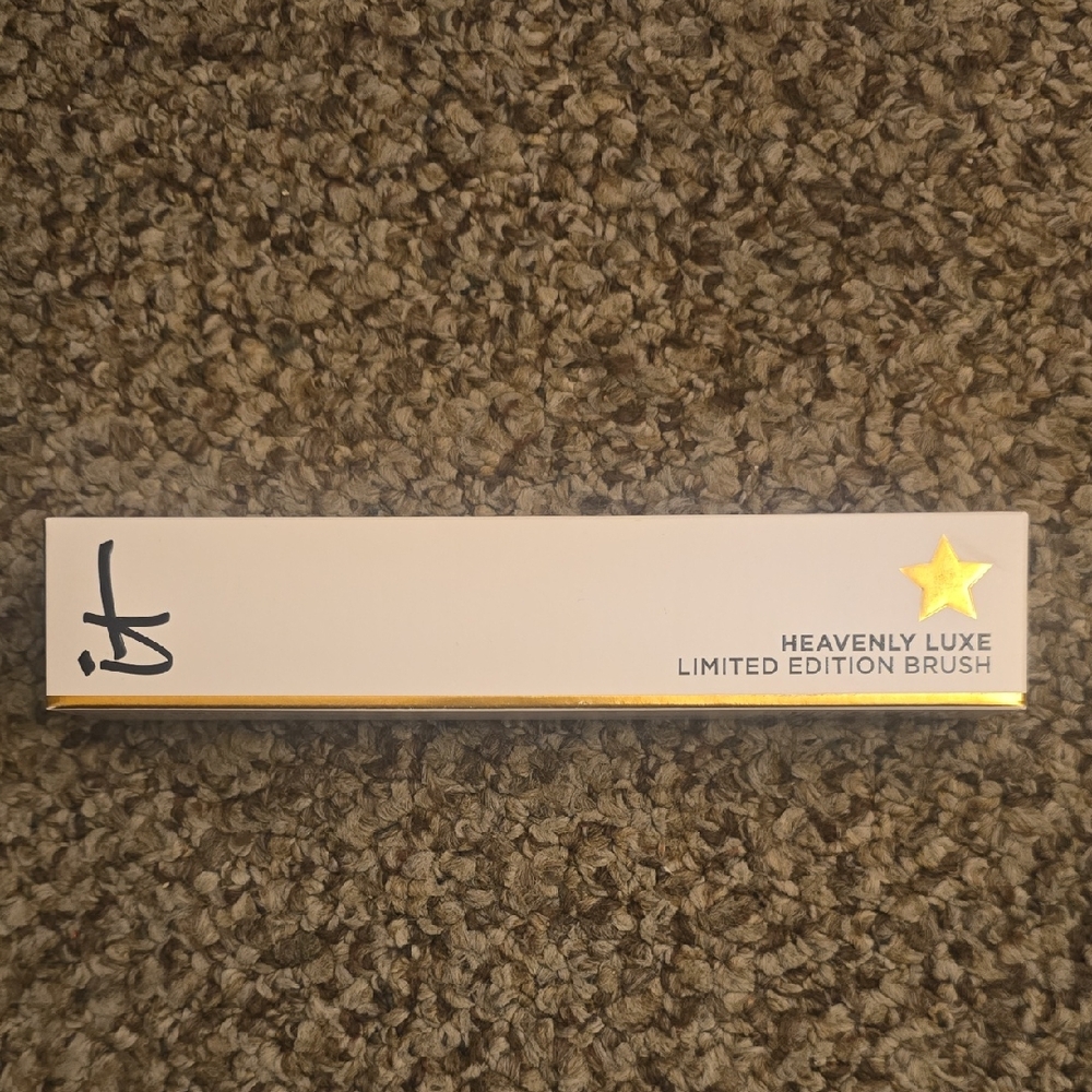 IT Cosmetics Heavenly Luxe Brush in White and Gold